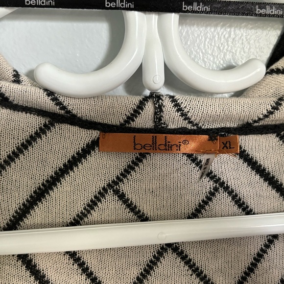 Graphic Design Cardigan - Picture 3 of 4